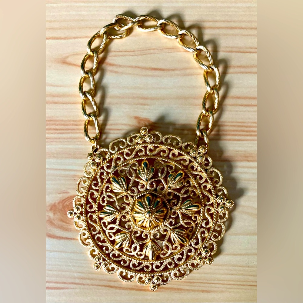 Vintage 1950s/1960s Trifari Gold Toned Medallion Brooch